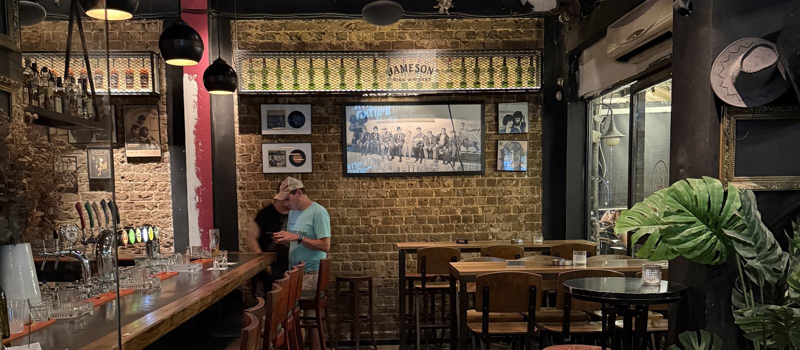 Lenny's — פינה שכונתית עם אופי אמיתי בלב תל אביב